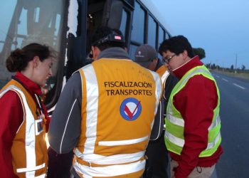 Sacan de circulación tres buses y dos minibuses de transporte de temporeros