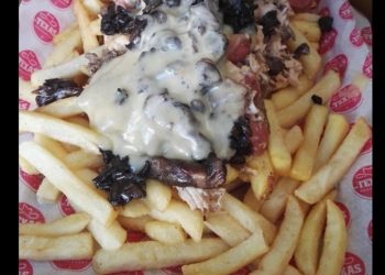 Inician sumario contra local Texas de Chillán por presencia de vidrio en Chorrillana