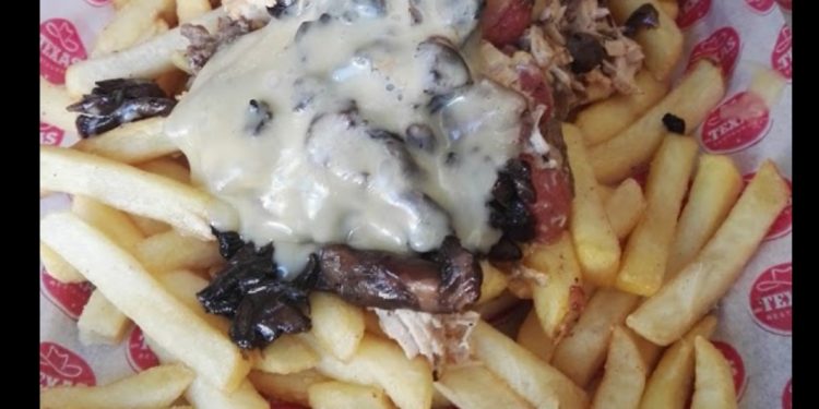 Inician sumario contra local Texas de Chillán por presencia de vidrio en Chorrillana