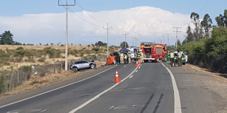 Tres muertos deja choque frontal de vehículos en ruta San Nicolás-Ninhue