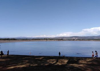 Hombre muere ahogado tras intentar salvar a niña en tranque Coihueco