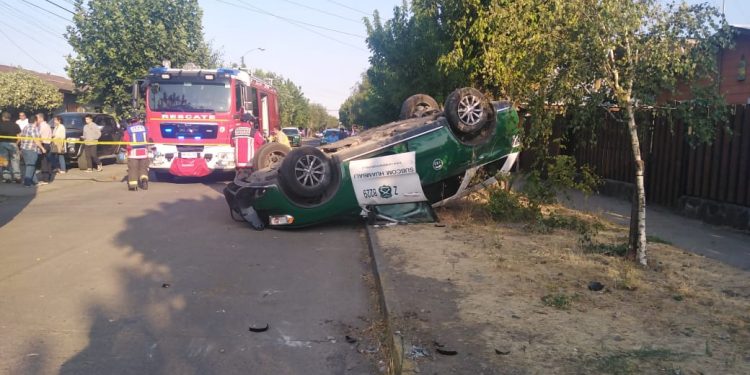 Vehículo policial volcó tras choque en Chillán