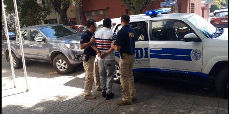 Detienen a pareja que se dedicaba al robo por sorpresa a la salida de bancos en Chillán