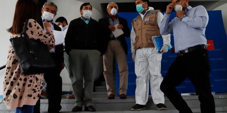 Alcaldes piden a Intendente y Jefe de Zona decretar cuarentena en Ñuble