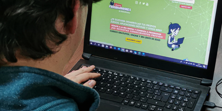 BiblioRedes ofrece 22 cursos gratuitos y online para aprender programación