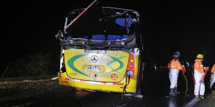 Identifican a cuatro víctimas de accidente en ruta Chillán-Yungay