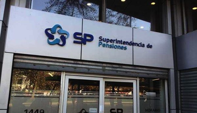 Ofician a 5 AFPs por cartas a afiliados por aprobación de proyecto de retiro de 10%