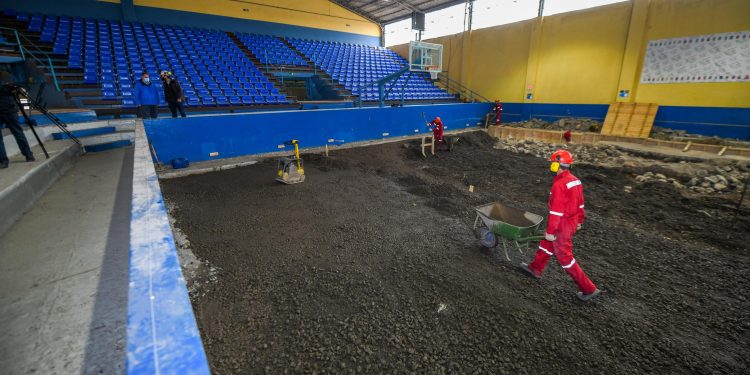 30% de avance presenta proyecto de reposición del piso de la Casa del Deporte