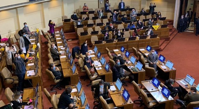 Diputados aprueban proyecto que permite retiro del 10% de los fondos de las AFP
