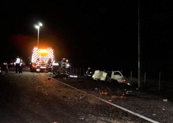Un fallecido deja colisión de camión con furgón a la altura de Ñiquén