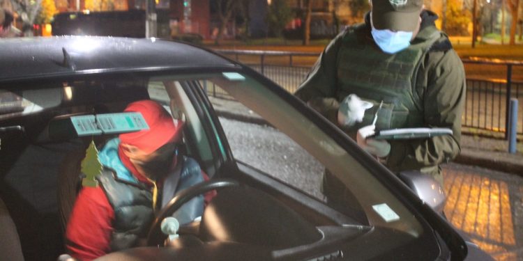Detienen a ocho personas por no respetar toque de queda y a cuatro por no usar mascarilla en Ñuble