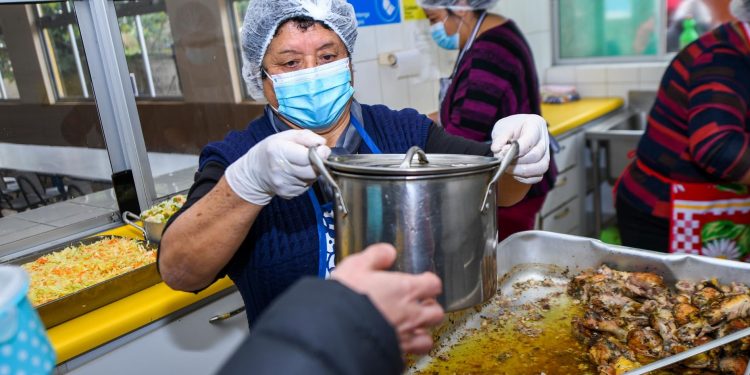 Reparten cajas de alimentos a comedores solidarios cerrados por cuarentena