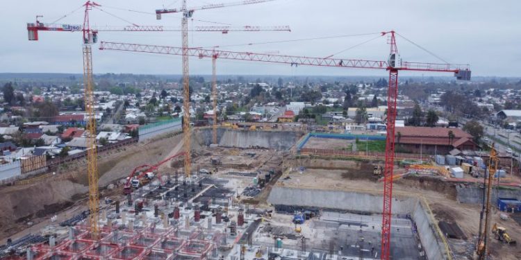 Nuevo hospital de Ñuble: Instalan la cuarta grúa pluma