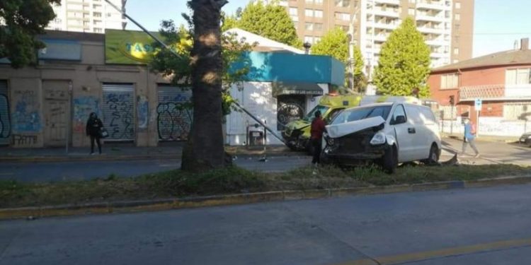 Ambulancia del SAMU que trasladaba paciente de Ñuble sufrió accidente en Concepción