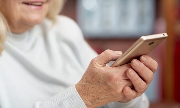 Postulación a celulares para la tercera edad se extiende hasta el 13 de noviembre en Chillán