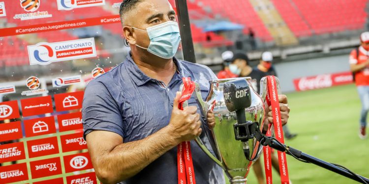 Jaime García renueva vínculo y se queda en Ñublense