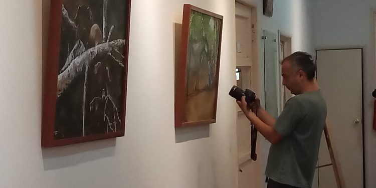 Artistas de Escuela Claudio Arrau exhiben sus pinturas de 2020 en exposición virtual