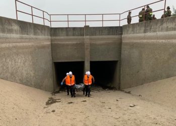Encuentran cuerpo de joven que cayó en su vehículo a un canal en El Carmen