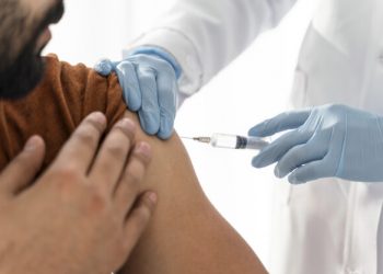 Inician sumario a vacunatorio privado en Chillán: Cobraban $15 mil a domicilio