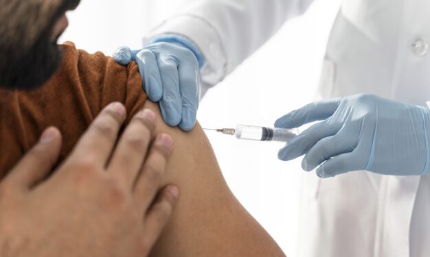 Inician sumario a vacunatorio privado en Chillán: Cobraban $15 mil a domicilio