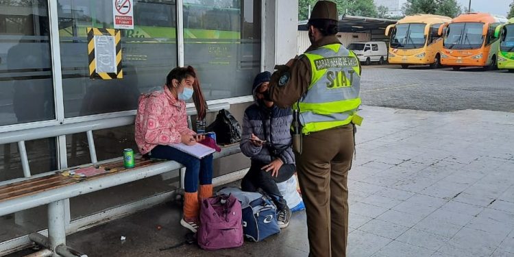 Fiscalizan condiciones de buses y entregan recomendaciones a usuarios en terminal de Chillán