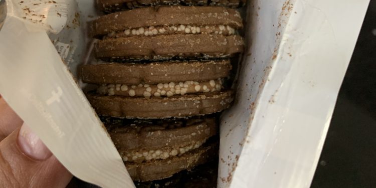 Denuncian presencia de «hongos» y «gusanos» en galletas Tritón