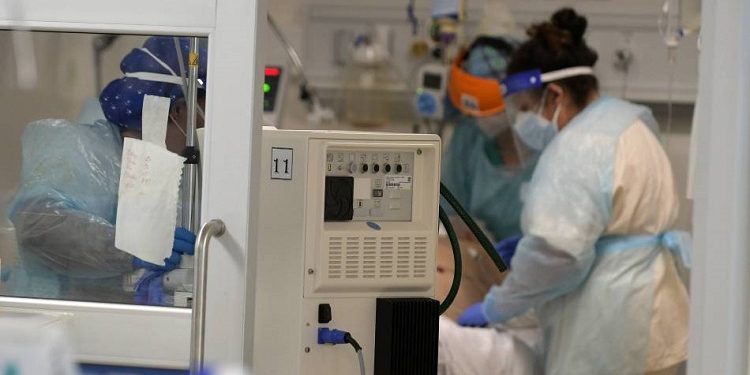 Ñuble: 45% de las personas hospitalizadas en las UCI tiene entre 50 y 59 años