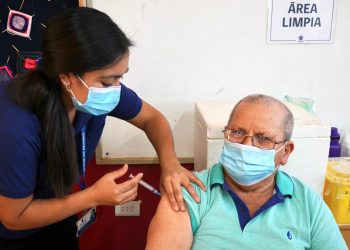 Vacunación de refuerzo contempla 46 mil personas en Ñuble