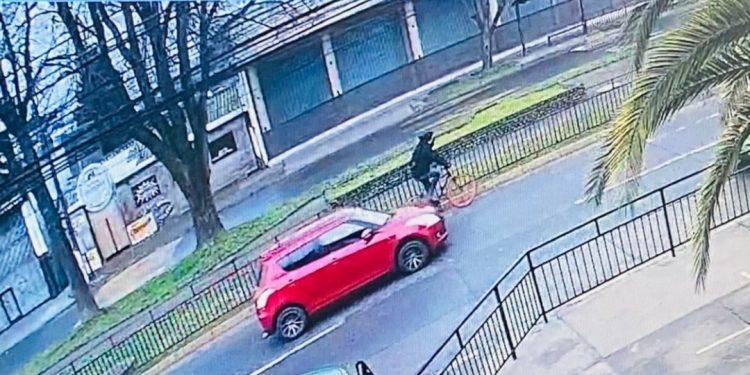 Realizan diligencias para detener a conductor que colisionó a ciclista y huyó del lugar dejándolo con lesiones graves