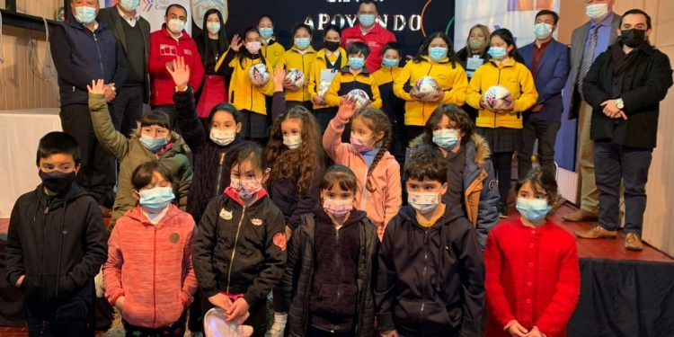 Entregan $13 millones en implementación deportiva para 90 colegios de Ñuble