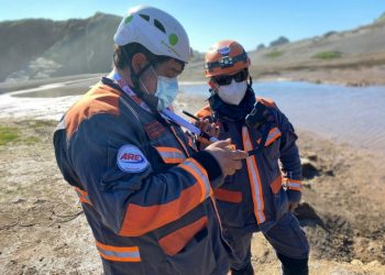 Buzos y un robot submarino participan en búsqueda de desaparecidos en Cobquecura