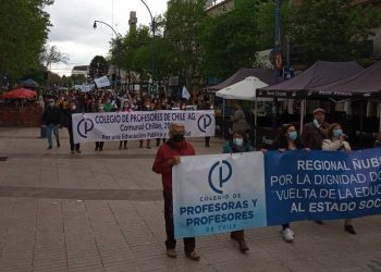 Profesores de Ñuble marcharon por el centro de Chillán