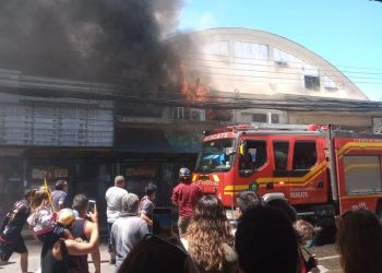 Incendio afectó a locales comerciales en Chillán