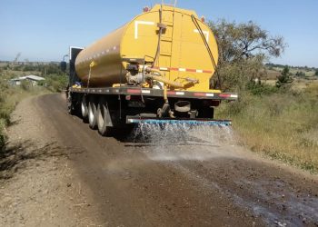 Itata: Comienza proceso para aplicar matapolvo en 47 caminos rurales