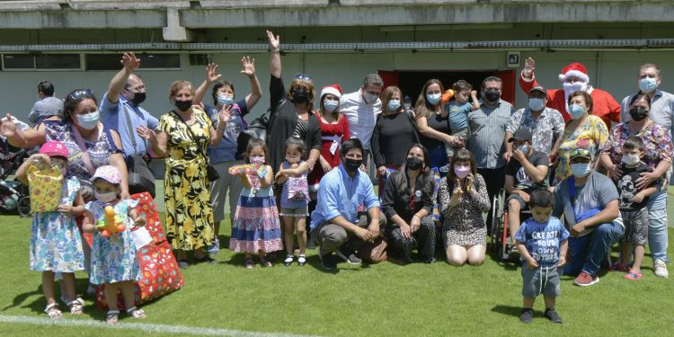 Entregan 5.700 juguetes didácticos a juntas de vecinos de Chillán para esta Navidad