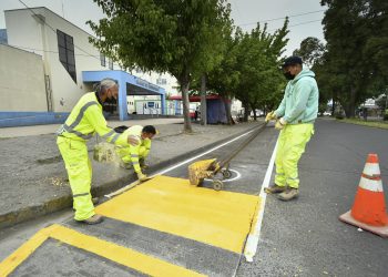 Demarcan frontis del hospital: Ya no podrán estacionarse vehículos particulares