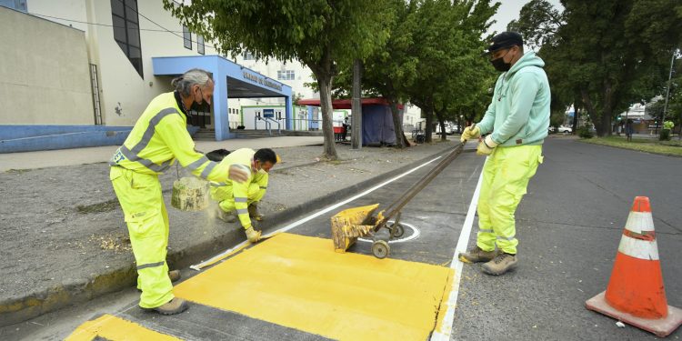 Demarcan frontis del hospital: Ya no podrán estacionarse vehículos particulares
