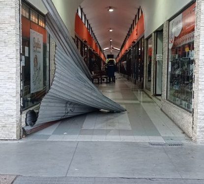 Con «alunizaje» delincuentes perpetran millonario robo en joyerías de galería Don Ambrosio