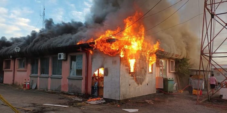 Comprometen nuevo Cesfam para Campanario tras incendio