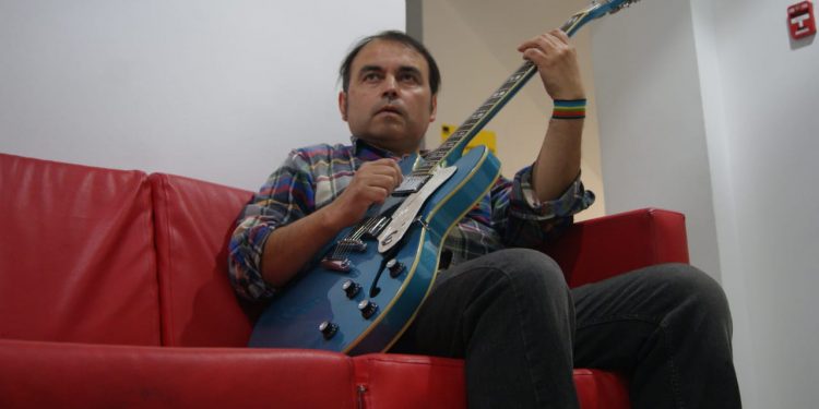 “Teatro” es el quinto disco del cantautor chillanejo Tan Valenzuela