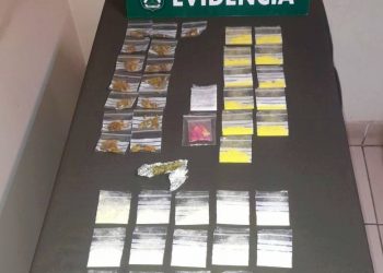 Detienen a sujetos que vendían cocaína en Plaza de Armas de Chillán