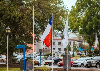 Extraen bandera mapuche de mástil del Gobierno Regional de Ñuble