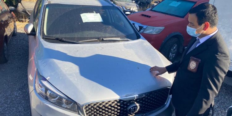 Recuperan vehículo robado que tenía patente clonada