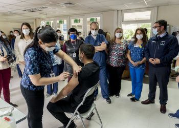 Inician inoculación con vacuna bivalente contra el Covid-19 en Ñuble