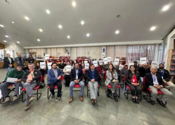 20 familias de El Carmen recibieron sus títulos de dominio