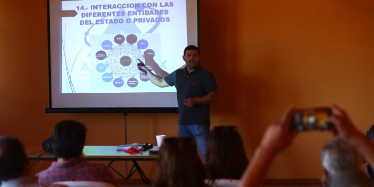 Programa UdeC prospecta mercados para exportar vinos de cooperativa de Quillón