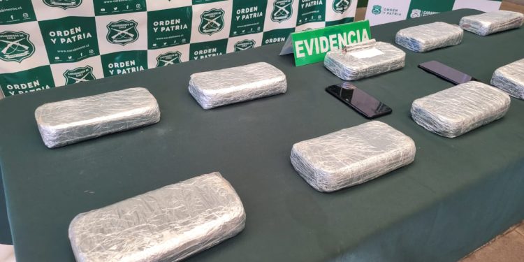 San Nicolás: Carabineros detuvo en control carretero a pareja que transportaba más de 10 kilos de cocaína