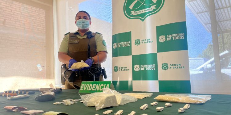 Carabineros detuvo en Ránquil a 2 personas que vendían droga y tenían armas