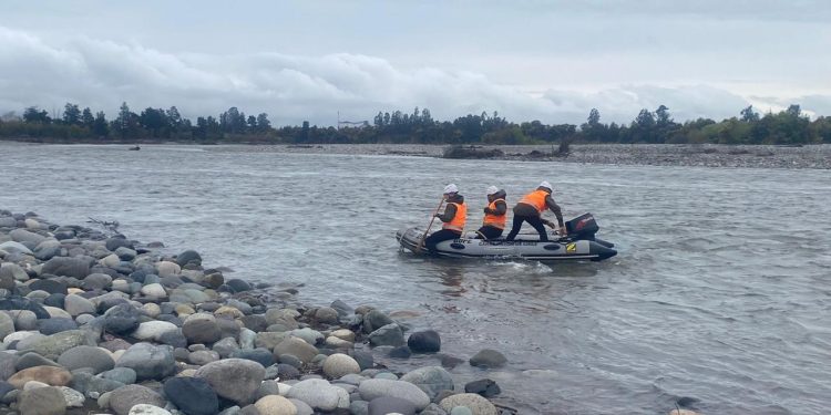 Con ayuda de drones y equipo especializado buscan a hombre extraviado en Río Ñuble