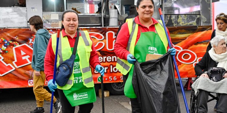 Fiesta de la Chilenidad: 20 toneladas de residuos fueron retirados desde Plaza de Armas